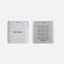 Cititor card cu tastatura hikvision ds-k1801ek, frecventa de operare rfid em125khz, conectivitate: wiegand 26/34 protocol, distanta de citire: max. 50mm, tastatura cu 12 butoane, led de stare, alimentare; 12vdc, dimensiuni: 87mm × 87mm × 13.3mm, ip 65, gr,  Cititoare | electropc.ro