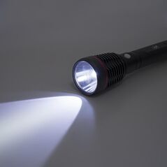 Lanterna pni adventure f420 din aluminiu cu led 1000lm pana la 420m, cu 2 acumulatori inclusi, 8000 mah tip 26650, functioneaza 10 ore continuu, incarcare micro usb, dimensiuni: 253 x 55 x 55 mm.  PNI-ADVF420