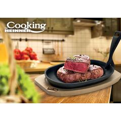 Platou servire oval, 24x14 cm , fonta pura , cu maner detasabil si baza din lemn,cooking  by heinner,  Tigai si seturi | electropc.ro