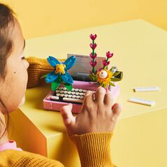 Masina de scris cu flori, lego 31169,  Seturi de constructie | electropc.ro