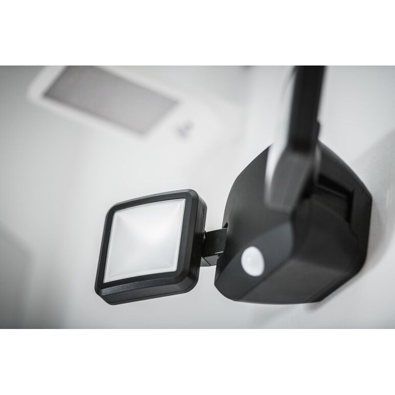 Aplica led pentru exterior pe baterii 4x d neincluse, cu senzor de miscare si lumina ledvance battery double spotlight, 10w, 6v, 480 lm, lumina neutra (4000k), ip54, 332x112x105mm, negru,  Aplice de exterior | electropc.ro