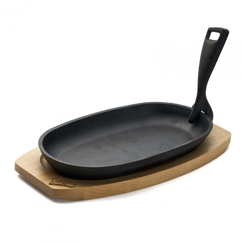 Platou servire oval, 24x14 cm , fonta pura , cu maner detasabil si baza din lemn,cooking  by heinner,  Tigai si seturi | electropc.ro