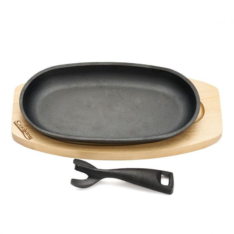 Platou servire oval, 24x14 cm , fonta pura , cu maner detasabil si baza din lemn,cooking  by heinner,  Tigai si seturi | electropc.ro