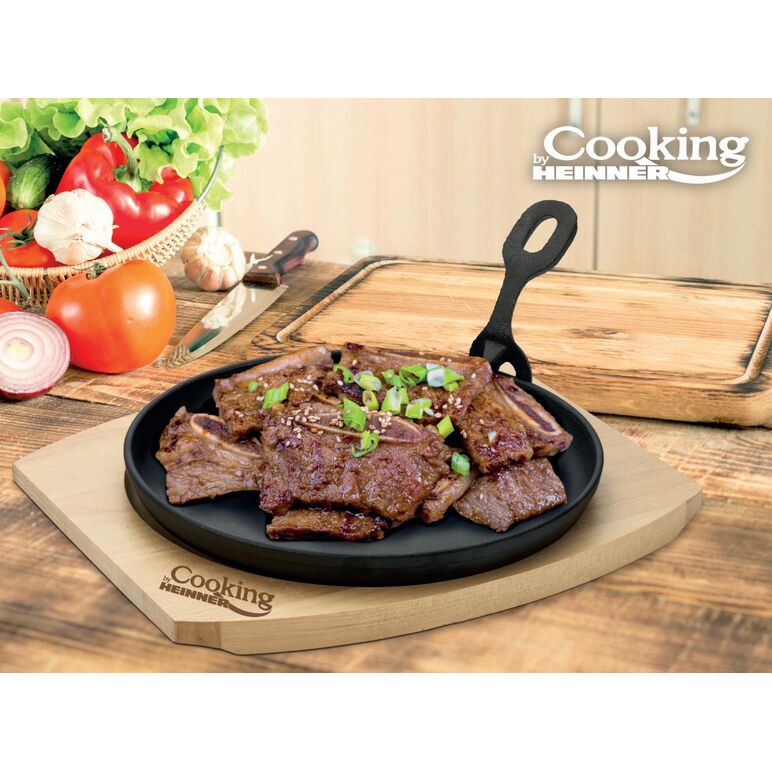 Platou servire rotund , 22 cm , fonta pura, cu maner detasabil si baza din lemn, cooking  by heinner,  Tigai si seturi | electropc.ro