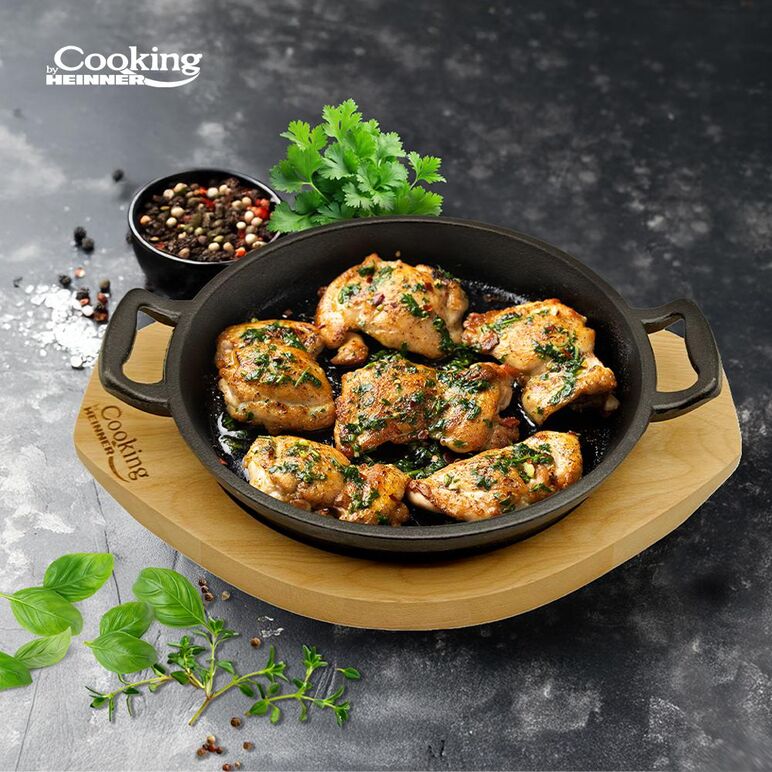 Tigaie servire fonta pura cu suport de lemn dia 20 cm, cooking by heinner,  Tigai si seturi | electropc.ro