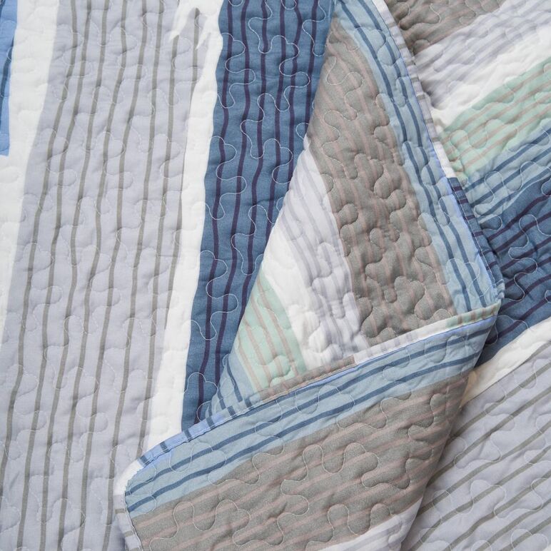 Cuvertura matlasata 200x220 cm stripes,  Paturi si Cuverturi | electropc.ro