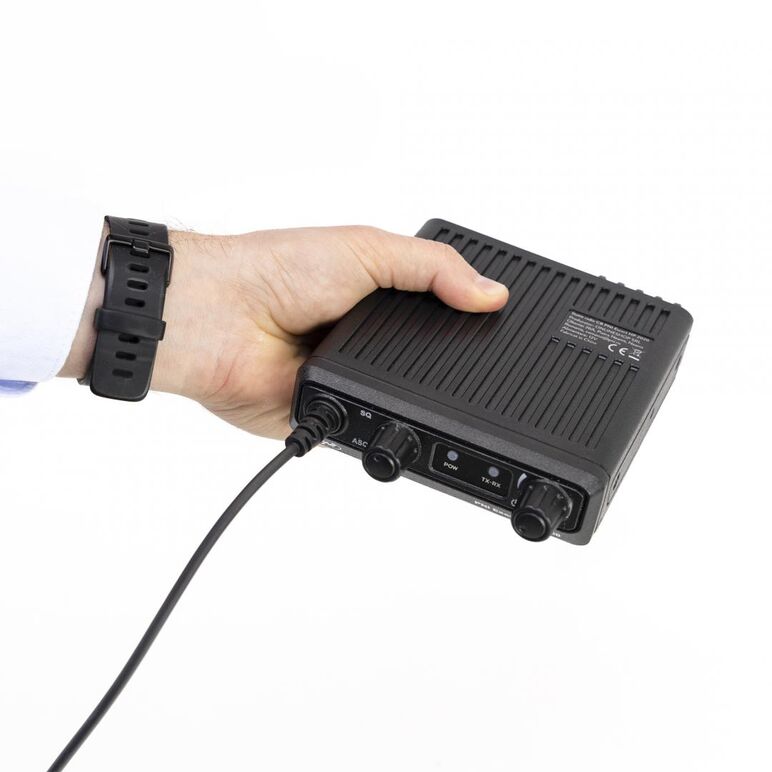 Statie radio cb pni escort hp 2020 un singur canal 22 frecventa 27.225 mhz, fara zgomot, probabil cea mai silentioasa statie, tip banda emisie: fm, canalul nr. 22, 27.225 mhz, dimensiuni (l x h x a / greutate): 115 x 150 x 35 mm / 513 gr, montaj 1din.,  Radio cu ceas & portabile | electropc.ro