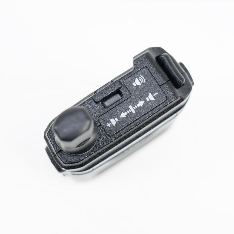 Statie radio portabila pni pmr r10 pro, 446mhz,0.5w, monitor, scan, coduri ctcss dcs, distanta de lucru: 5km, 16 canale, putere de emisie: 0.5w,  acumulator li-ion 3,7 v (1500 mah), dimensiuni: 52 x 20 x 122 mm (antena inclusa), greutate: 88g,  Radio cu ceas & portabile | electropc.ro